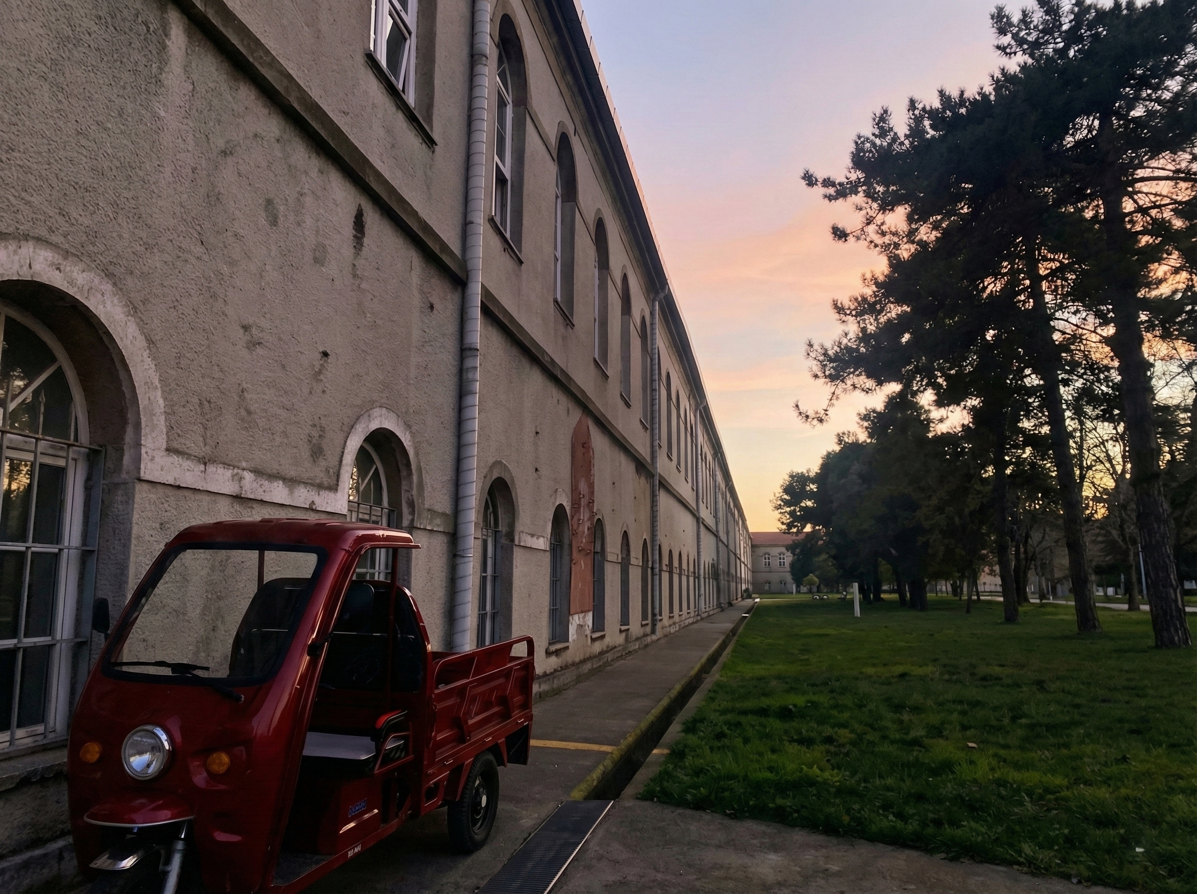 Taş Duvarlarda Akşam Güneşi